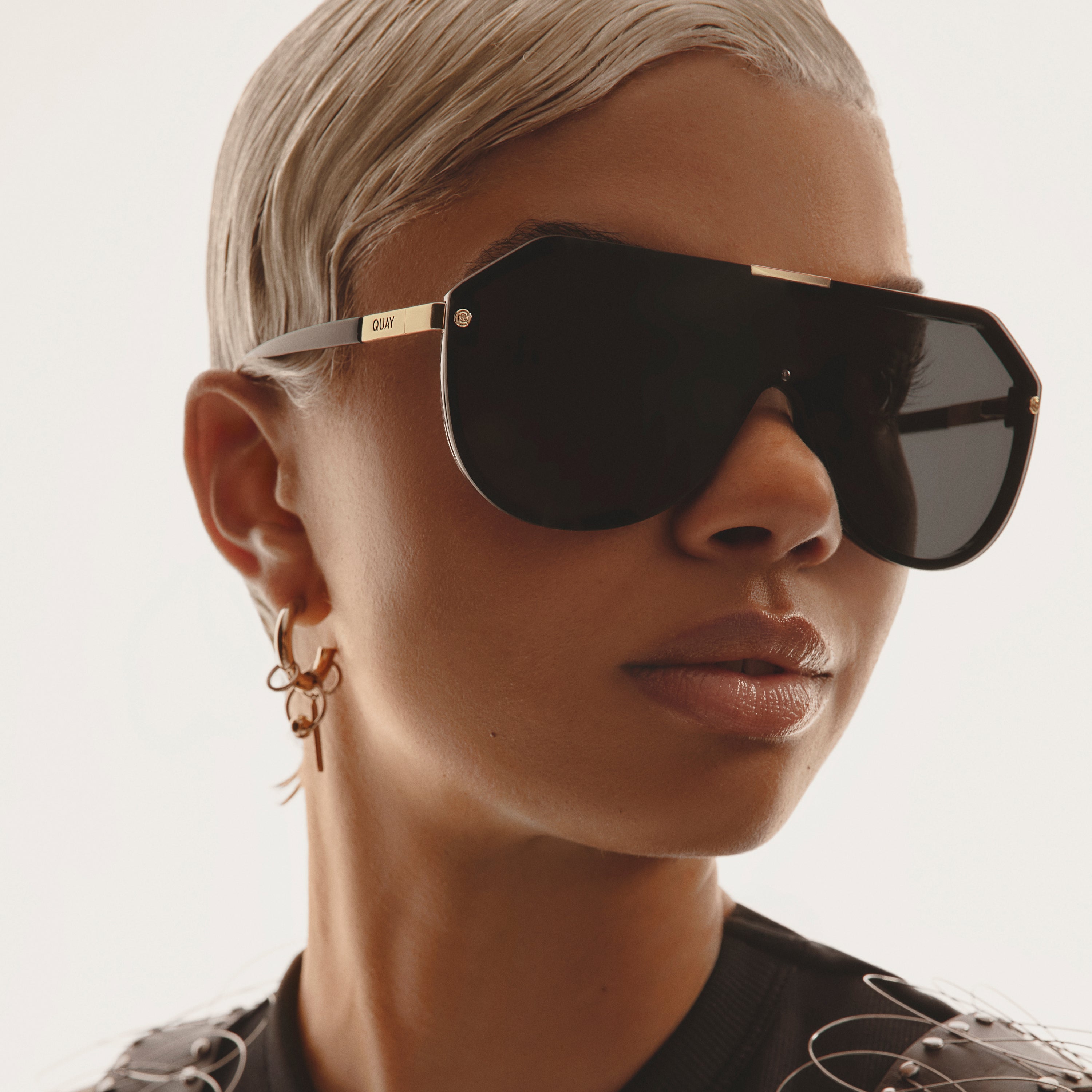 Quay Australia Black Oversized Shield Sunglasses - Showbiz - Quay Australia Nightfall Polarized Shield Sunglasses by Quay – QUAY main image 2