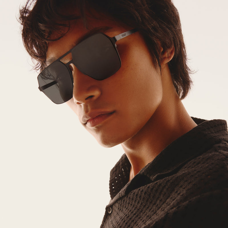 BACKSTAGE PASS Square Aviator Sunglasses – Quay Australia display picture 3