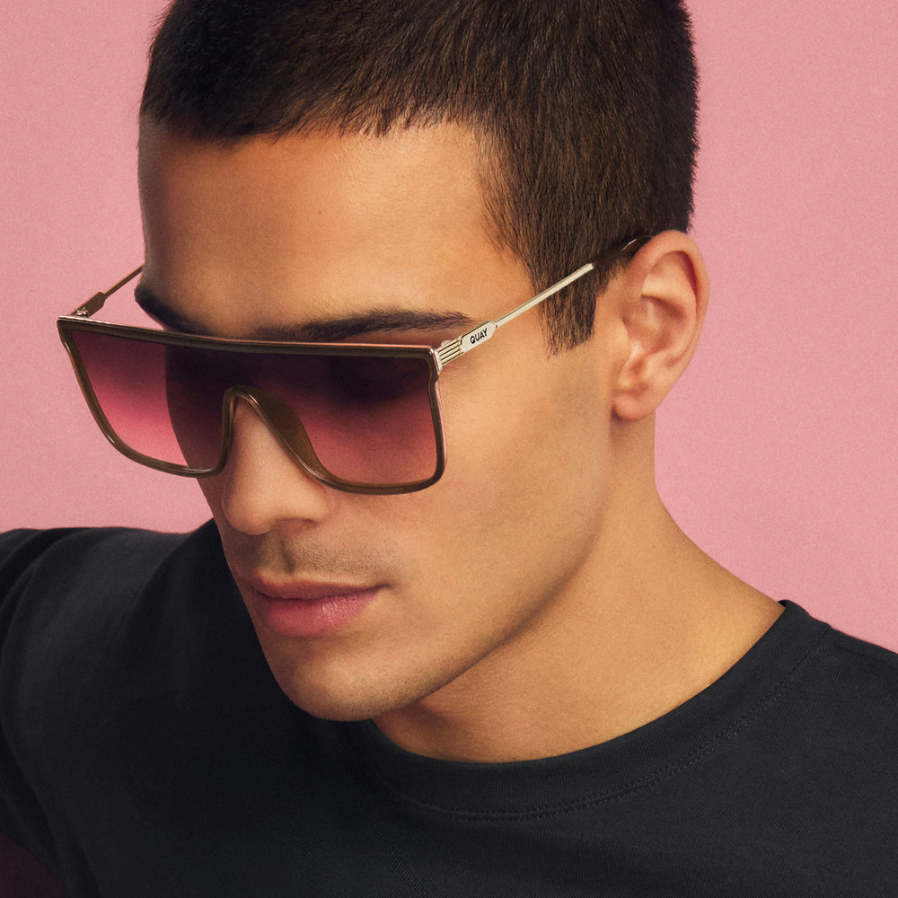 DARK BROWNROUGE GLOW