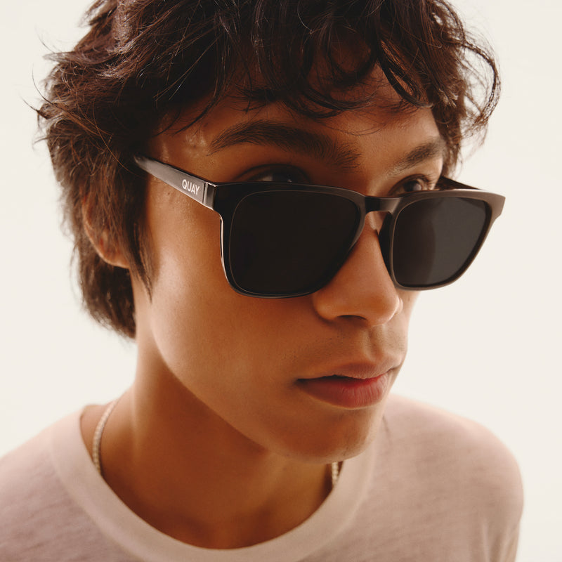 BLACKBLACK POLARIZED