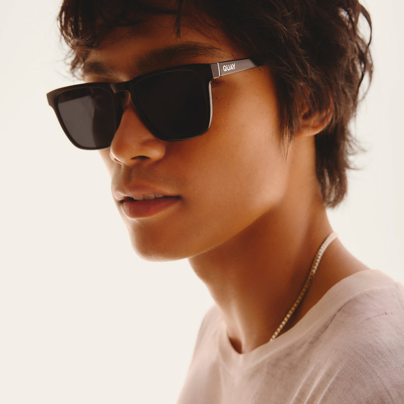 BLACKBLACK POLARIZED